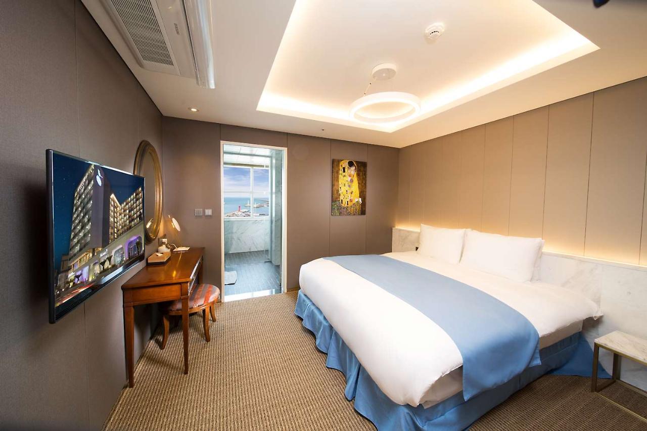 Hotel Whistlelark Jeju Exteriör bild